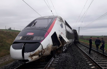 French locomotive derails on Strasbourg-Paris line