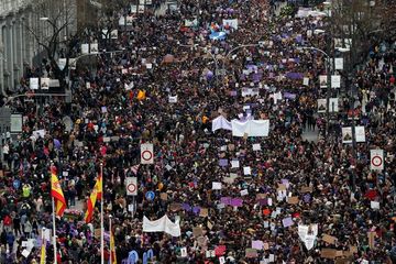 Thousands march in Spain on women's day despite coronavirus fears - PHOTO