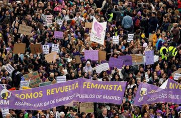 Thousands march in Spain on women's day despite coronavirus fears - PHOTO