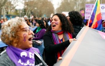 Thousands march in Spain on women's day despite coronavirus fears - PHOTO