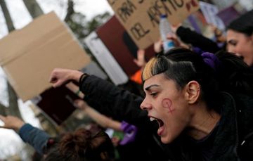 Thousands march in Spain on women's day despite coronavirus fears - PHOTO