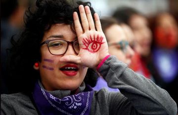 Thousands march in Spain on women's day despite coronavirus fears - PHOTO