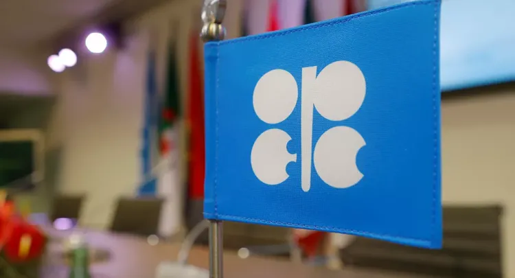 Oil prices bounce back 7 percent a day after global markets crash