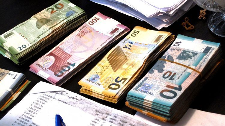 Average monthly salary amounts to AZN 712 in Azerbaijan