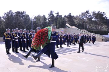 President of Turkmenistan Gurbanguly Berdimuhamedov pays respect to Azerbaijani martyrs