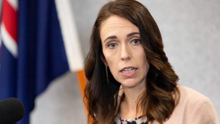 New Zealand says everyone entering country must self-isolate to contain coronavirus