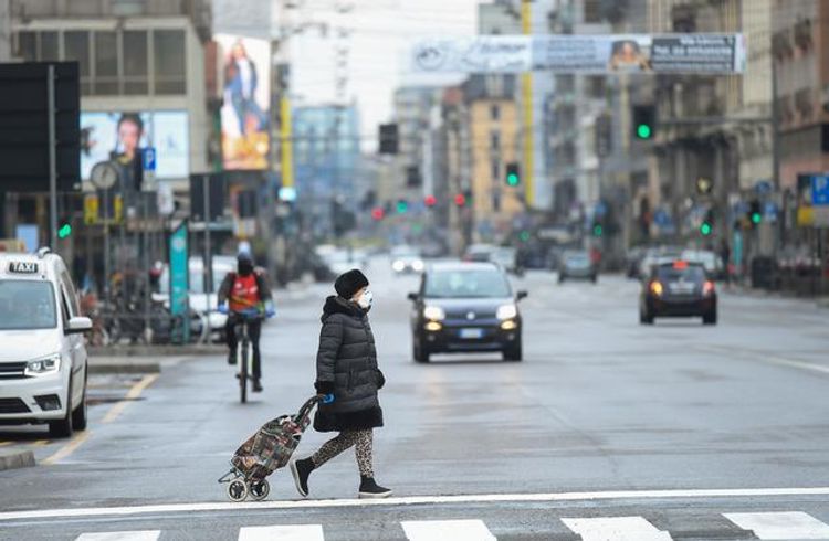 Italy tightens workplace rules in coronavirus crisis