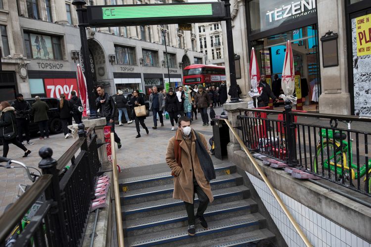 US adds UK, Ireland to European coronavirus travel ban list - UPDATED