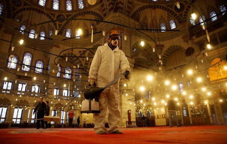 Turkey quarantines thousands of pilgrims returning from Saudi Arabia