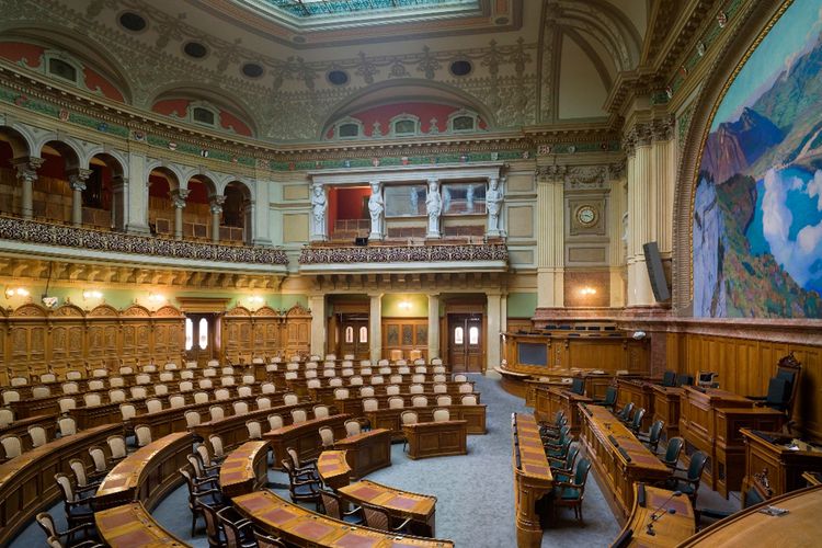 Switzerland cancels parliament session, virus cases rise