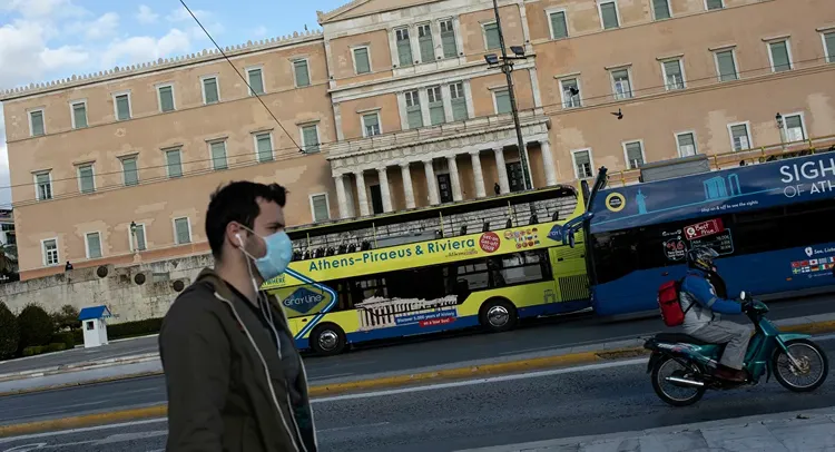 Greek police arrest 127 people for breaking quarantine order
