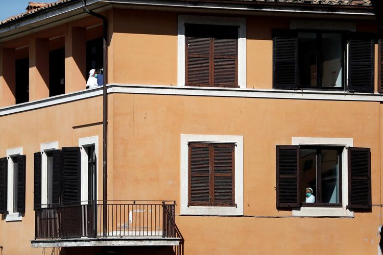Italy says coronavirus lockdown may need to be extended
