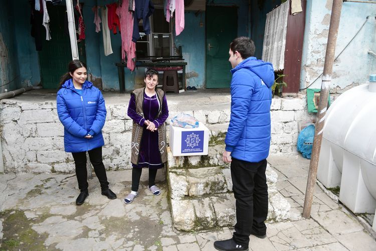 Heydar Aliyev Foundation presents Novruz holiday gifts to families, receiving targeted social assistance - PHOTO