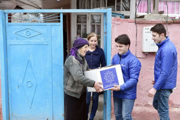 Heydar Aliyev Foundation presents Novruz holiday gifts to families, receiving targeted social assistance - PHOTO