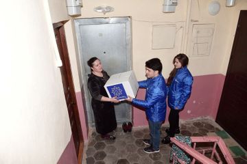 Heydar Aliyev Foundation presents Novruz holiday gifts to families, receiving targeted social assistance - PHOTO