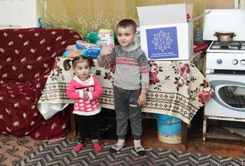 Heydar Aliyev Foundation presents Novruz holiday gifts to families, receiving targeted social assistance - PHOTO