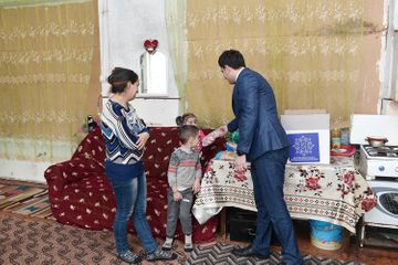 Heydar Aliyev Foundation presents Novruz holiday gifts to families, receiving targeted social assistance - PHOTO
