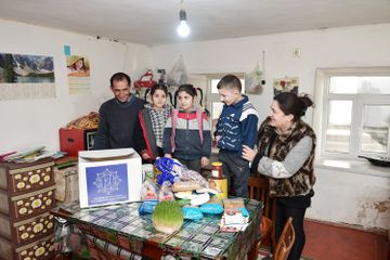 Heydar Aliyev Foundation presents Novruz holiday gifts to families, receiving targeted social assistance - PHOTO