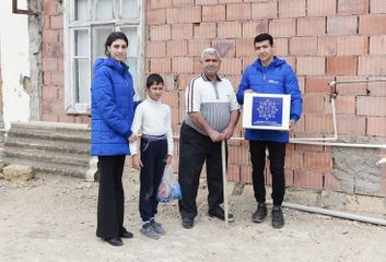 Heydar Aliyev Foundation presents Novruz holiday gifts to families, receiving targeted social assistance - PHOTO