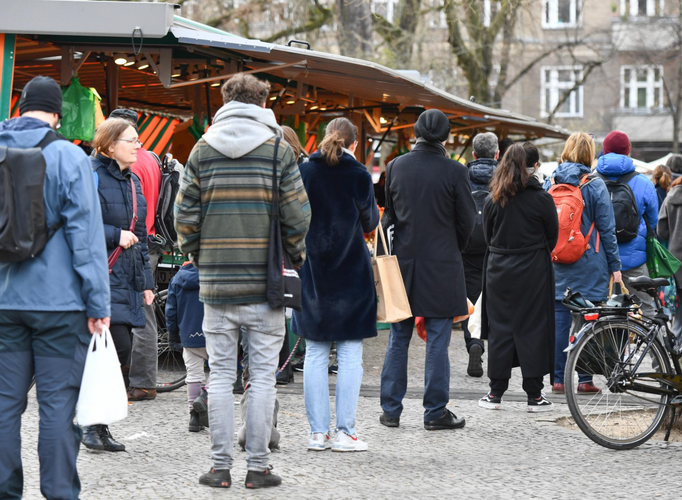 German coronavirus cases rise by 2,705 to 16,662