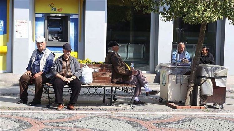 Turkish citizens who are older than 65 are restricted from leaving home