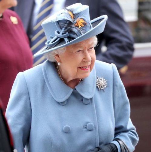 Servant close to Queen Elizabeth tests positive for COVID-19