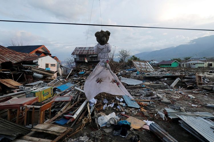 Magnitude-5.8 quake strikes Indonesia