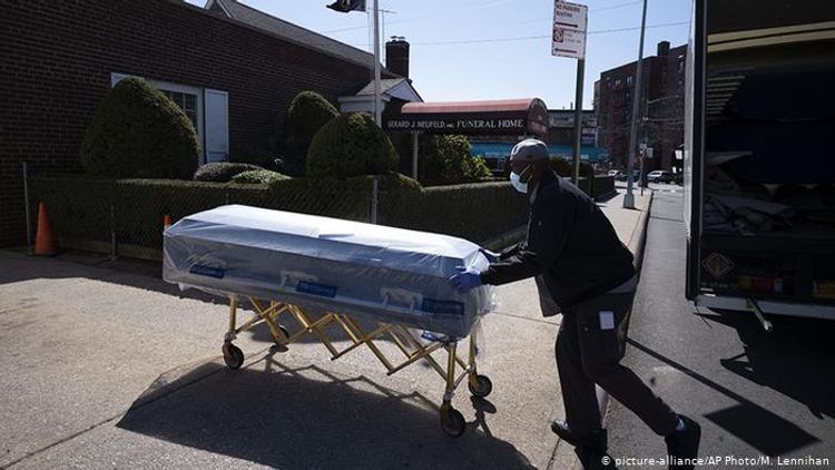 US coronavirus death toll tops 2,000