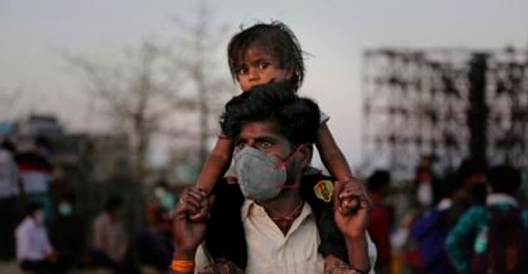 Modi apologizes to India's poor as lockdown criticism mounts