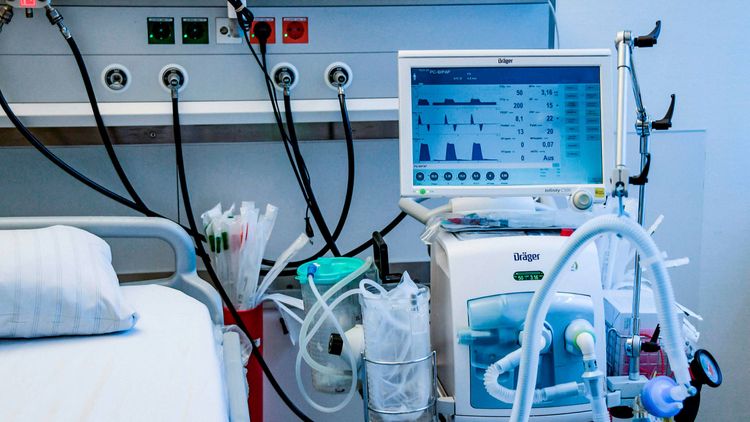 Britain orders 10,000 ventilators in fight against coronavirus