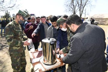  Kamaleddin Heydarov and Elchin Guliyev meet quarantined citizens arriving from Russia - PHOTO