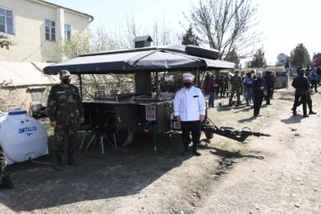  Kamaleddin Heydarov and Elchin Guliyev meet quarantined citizens arriving from Russia - PHOTO