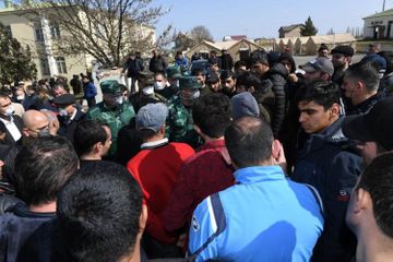  Kamaleddin Heydarov and Elchin Guliyev meet quarantined citizens arriving from Russia - PHOTO