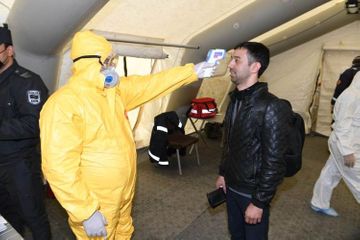  Kamaleddin Heydarov and Elchin Guliyev meet quarantined citizens arriving from Russia - PHOTO
