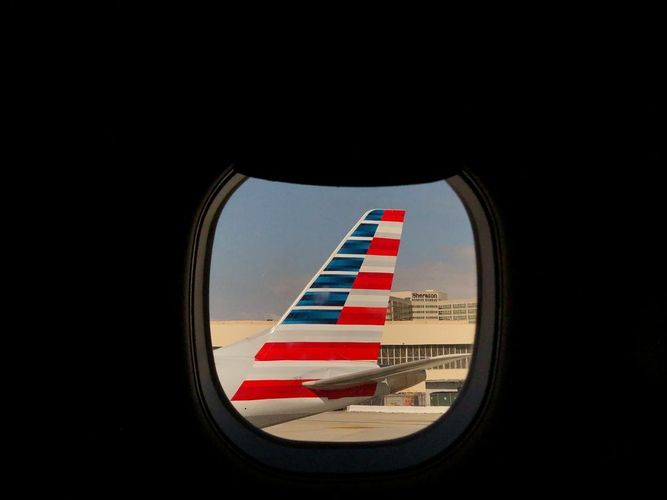 American Airlines in talks to hire Millstein for aid advice 