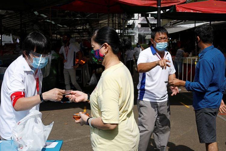 Singapore prepares to ease some coronavirus curbs
