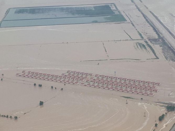 70,000 evacuated after dam wall collapses in Uzbekistan