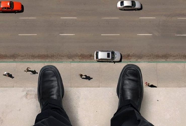 Yerevan resident throws child out from 9th floor and jumps after him with her other child in Armenia