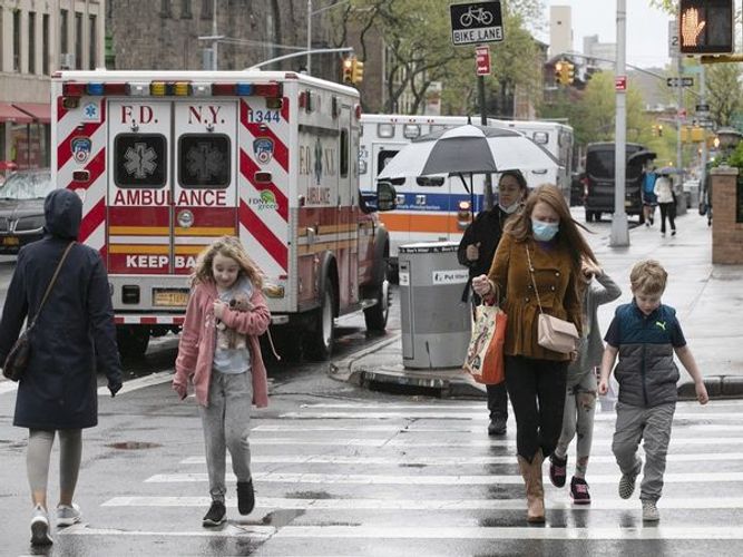 COVID-19 death toll in US crosses 75,000