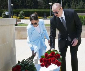 President Ilham Aliyev paid tribute to Azerbaijanis killed in Great Patriotic War - UPDATED
