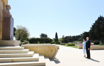 President Ilham Aliyev paid tribute to Azerbaijanis killed in Great Patriotic War - UPDATED
