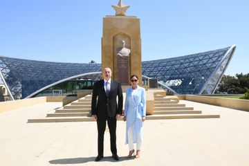 President Ilham Aliyev paid tribute to Azerbaijanis killed in Great Patriotic War - UPDATED