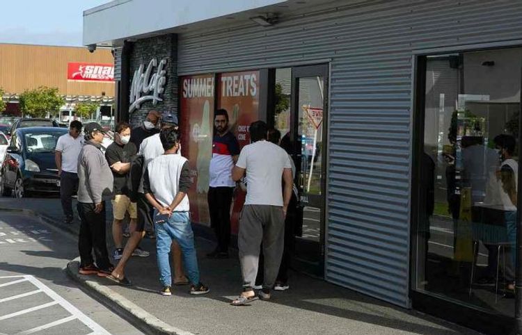 New Zealand to reopen malls, cafes from Thursday as virus curbs eased