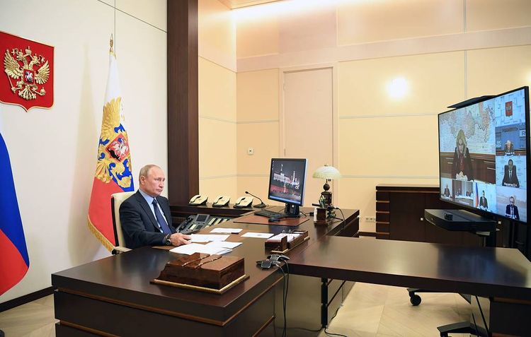 Putin: Coronavirus situation changes, time to focus on long-term issues