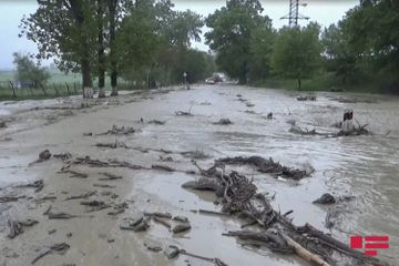 Mughanli-Ismayilli road in Azerbaijan battered by mudflow, hundreds of vehicles stranded on road - PHOTO 