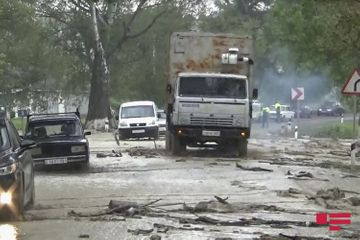 Mughanli-Ismayilli road in Azerbaijan battered by mudflow, hundreds of vehicles stranded on road - PHOTO 