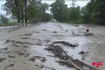 Mughanli-Ismayilli road in Azerbaijan battered by mudflow, hundreds of vehicles stranded on road - PHOTO 