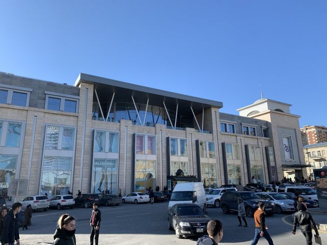 Restriction on suspension of activities of large trade centers and malls remains in force
