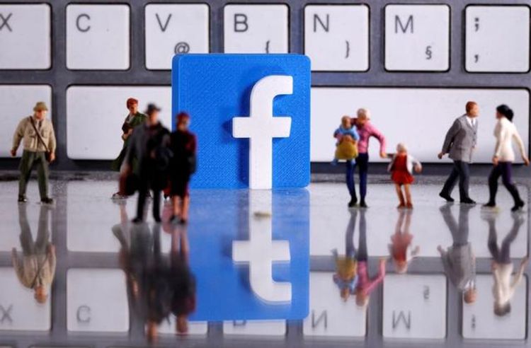 Facebook buys GIF website Giphy to integrate with Instagram