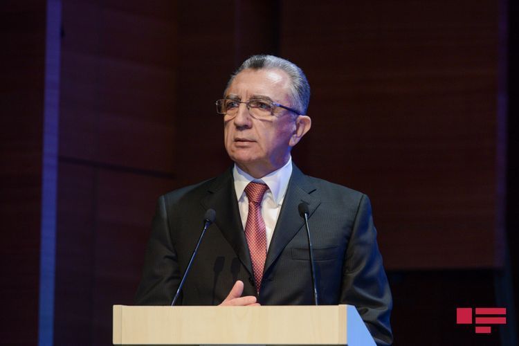Eldar Azizov calls on Baku residents to wear masks